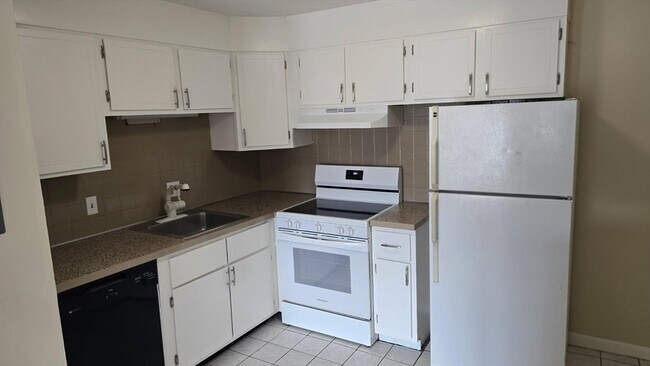 Building Photo - 176 Maple Ave