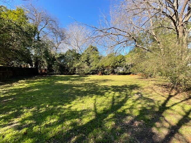 Building Photo - ****Rent Special***** 50% off the first rent charge payment. Ask for details!