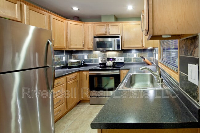 Building Photo - 1230 Havana St