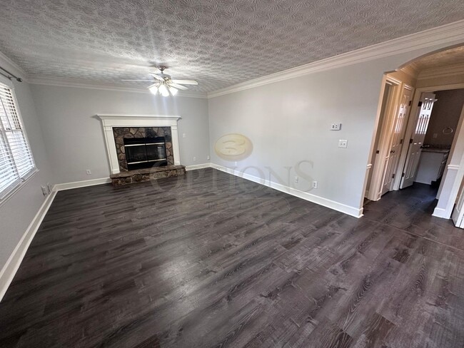 Building Photo - 4BR/3BA on Large Private Wooded Lot- Woodstock