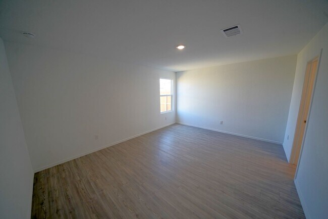 Building Photo - Like-New Home Now Available For Rent in Converse, TX! Realtor Commission offered: $600