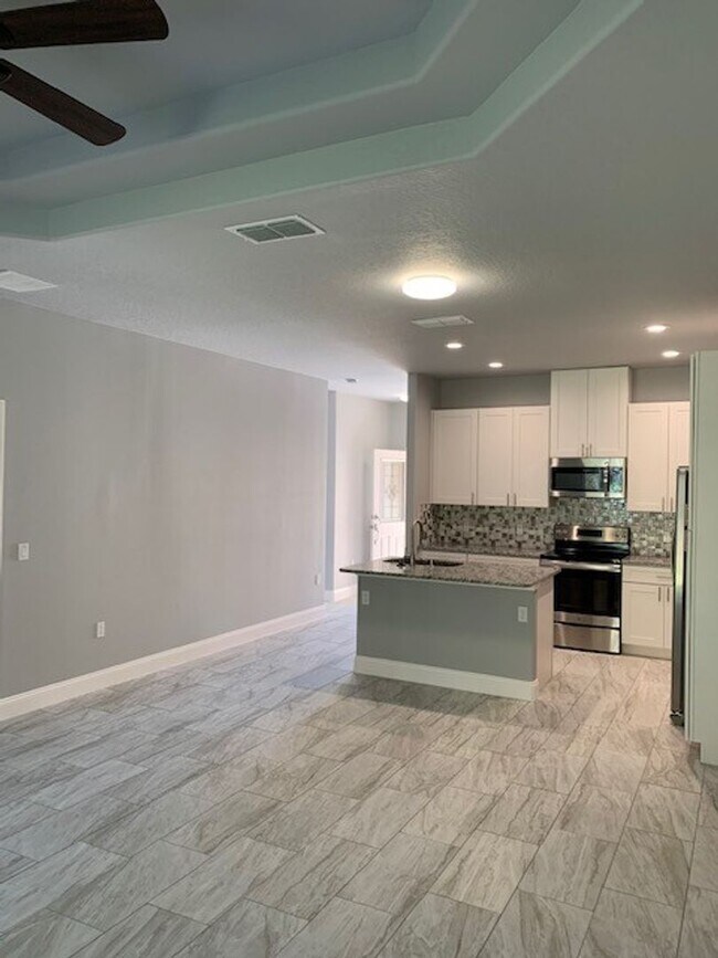 Building Photo - 8 Llosee Ct