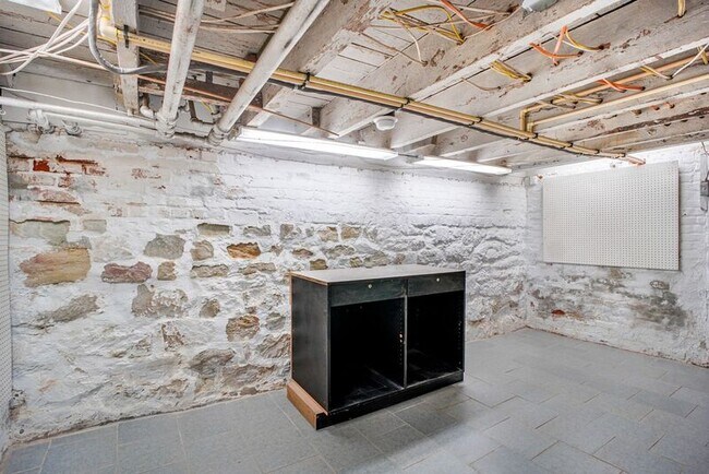 Building Photo - 1109 Caroline St