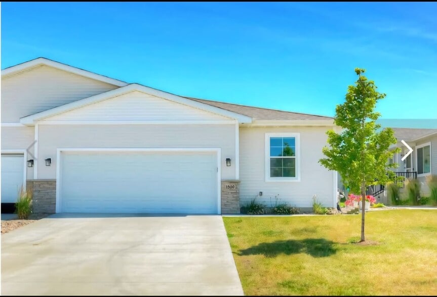 Building Photo - 1500 Primrose Dr SE