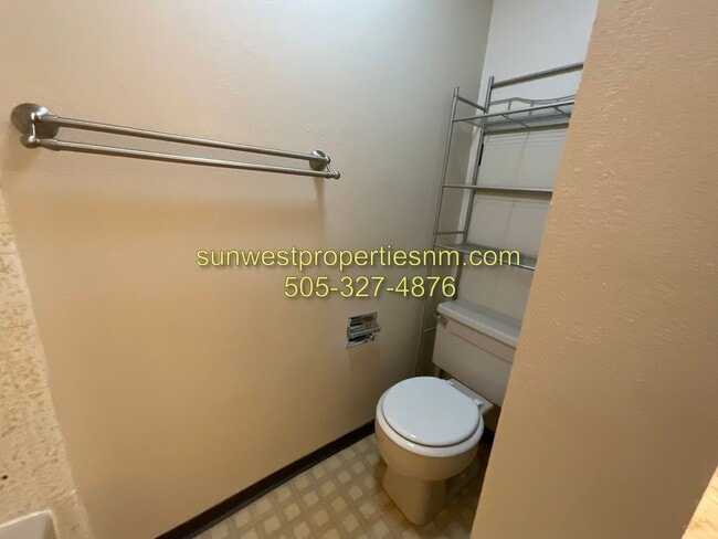 Building Photo - 2 Bedroom, 1.5 Bathroom with Garage