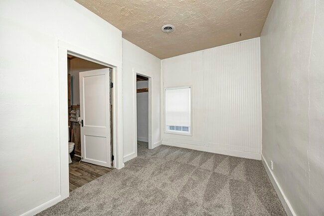 Building Photo - 3734 Forest Terrace
