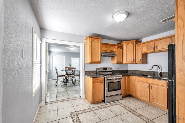 Building Photo - 3519 N Northstar Ave