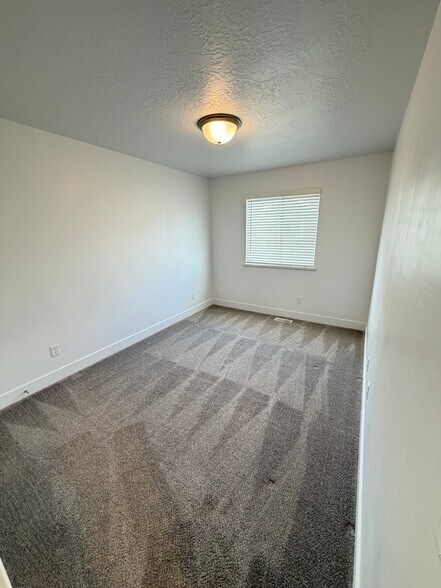 Building Photo - 2736 E Kistler Alley