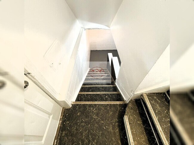 Building Photo - Charming 3-Bedroom Home in Vibrant Detroit...