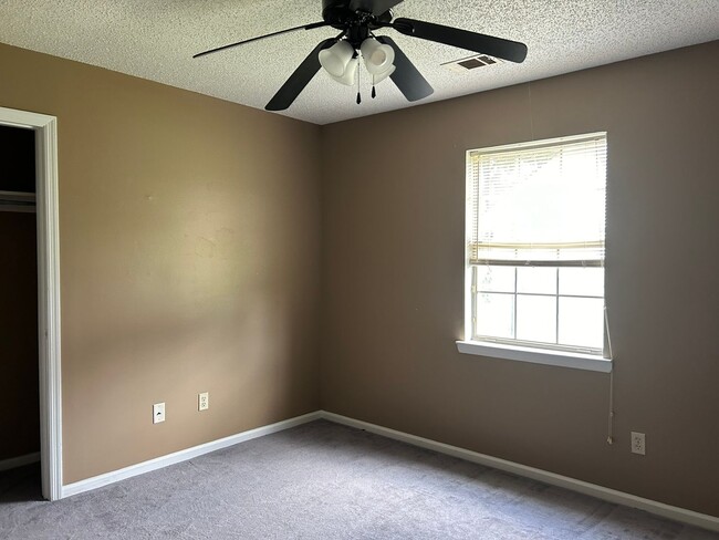 Building Photo - FALL MOVE-IN SPECIAL: 50% OFF 1st MONTH'S ...