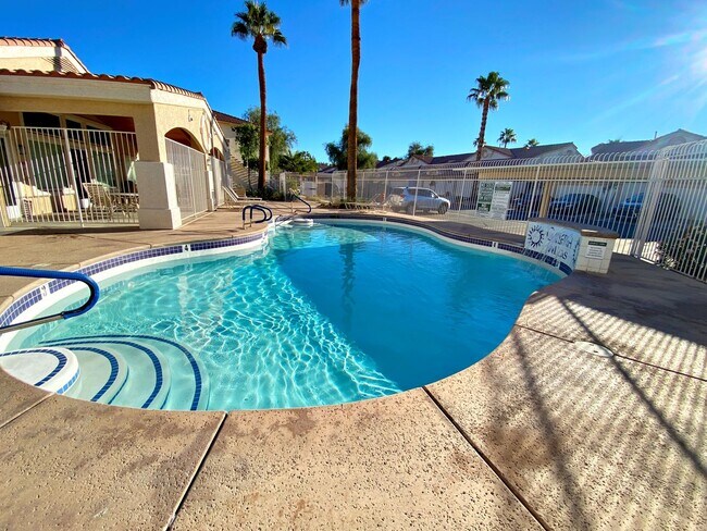 Building Photo - 1 BEDROOM CONDO IN HENDERSON GATED COMMUNITY
