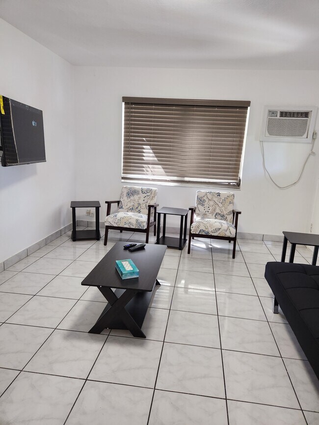 Building Photo - 2312 NE 4th St