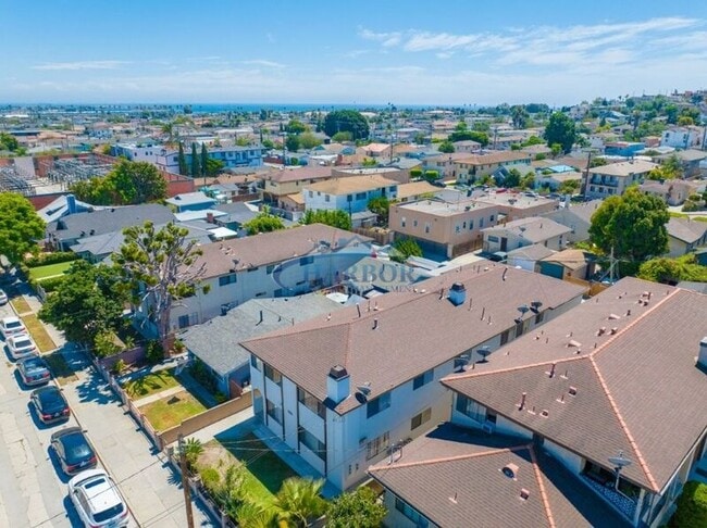 Building Photo - 789 W 18th St