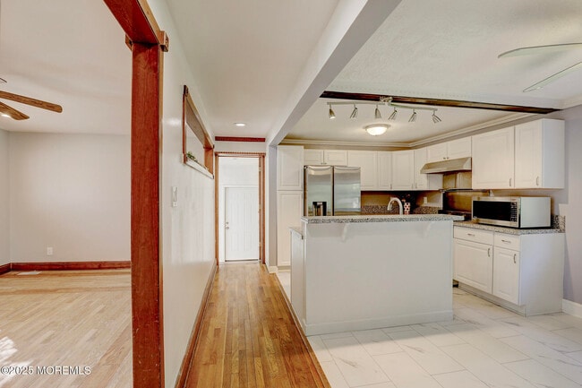Building Photo - 146 Millhurst Rd