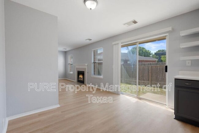 Building Photo - 906 Low Brim Cove