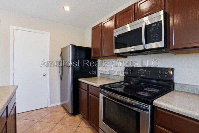 Building Photo - 5931 W Albeniz Pl