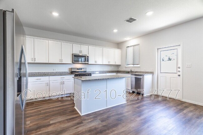 Building Photo - 165 Acorn Cir