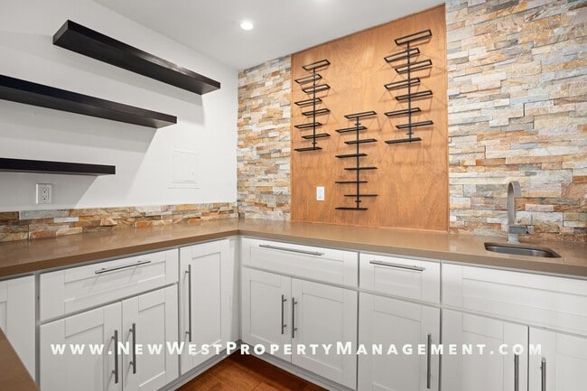 Building Photo - Exquisite Pacific Beach 4 bedroom located on a quiet cul-de-sac in the coveted Floral Terrace com...