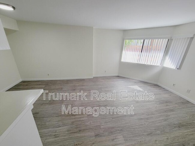 Building Photo - 416 W Milford St