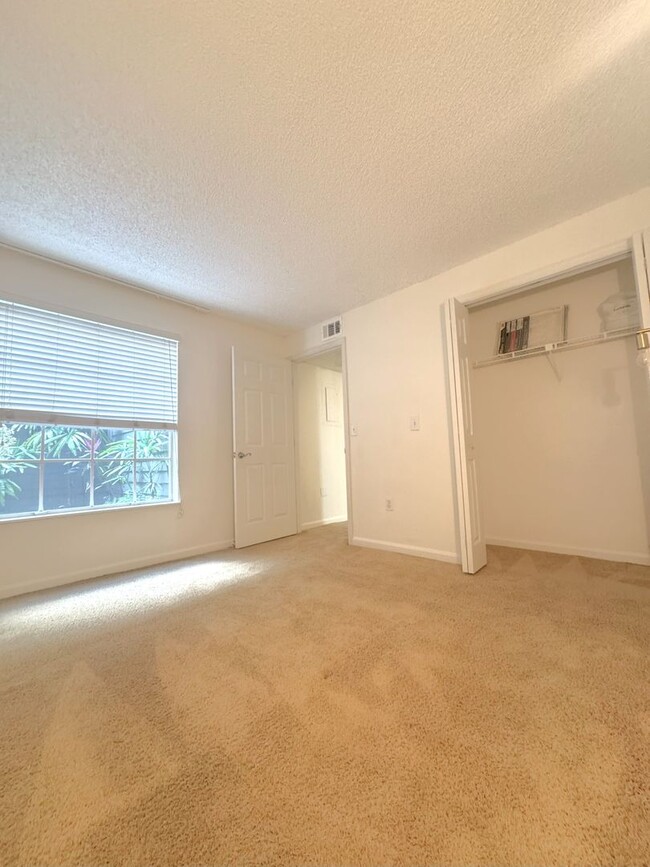 Building Photo - Beautiful Condo in the Fountains near beaches