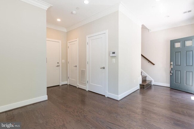 Building Photo - 1527 16th Rd N