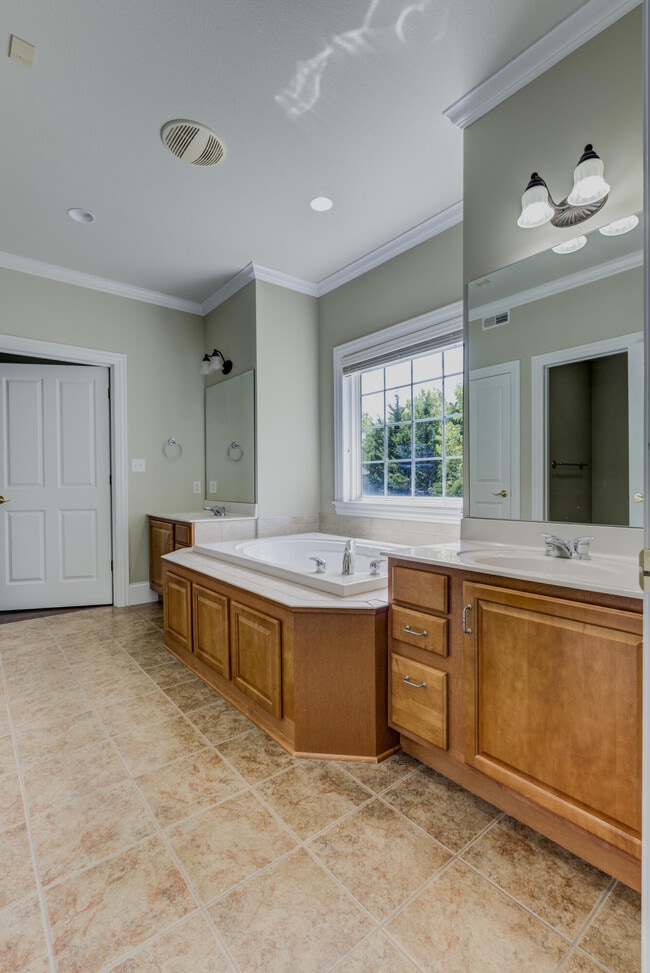 Building Photo - 2612 Face Rock Ct