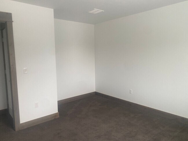 Building Photo - Abigail Lane Duplex