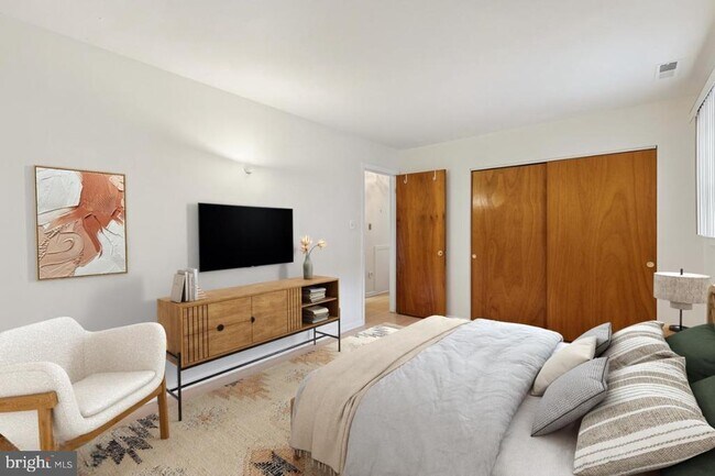 Building Photo - 223 Parker Ave