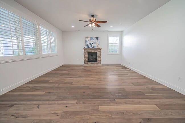 Building Photo - Beautiful 4-Bedroom Home with Solar and EV Charger in West Hills, Valencia!