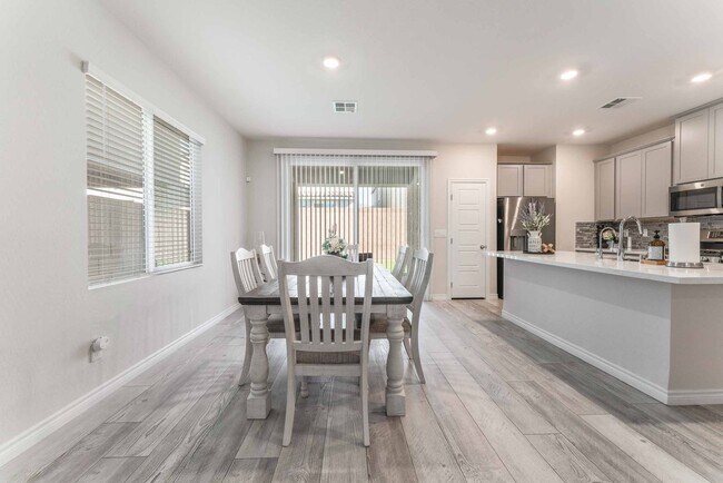 Building Photo - Modern Luxury Living: Spacious Retreat with Next-Gen Suite!