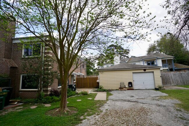 Building Photo - 3309 Lawrence St