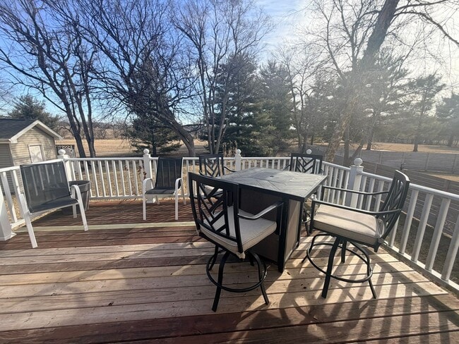 Building Photo - Furnished house for rent