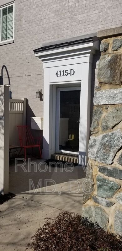 Building Photo - 4115 D S Four Mile Run Dr
