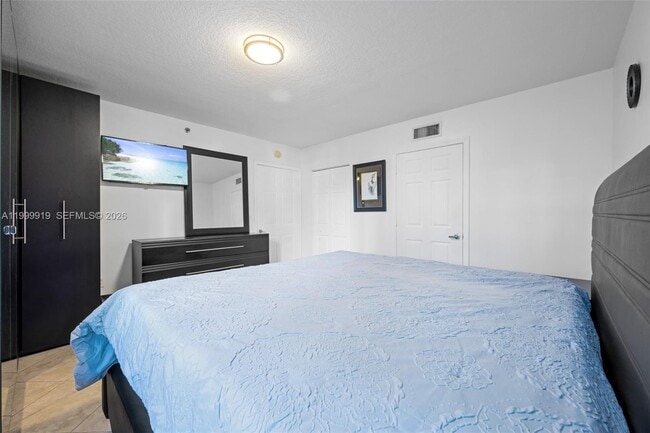 Building Photo - 8888 Collins Ave
