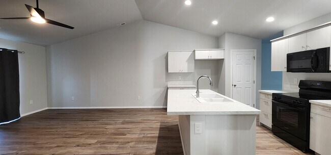 Building Photo - 409 Hildago Wy