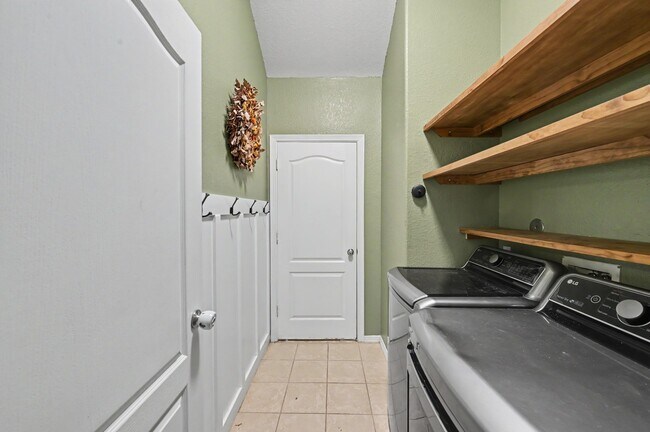 Building Photo - 7023 Durango Creek Dr