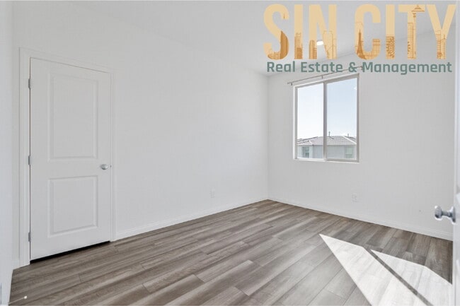 Building Photo - 11828 Black Canary Ave