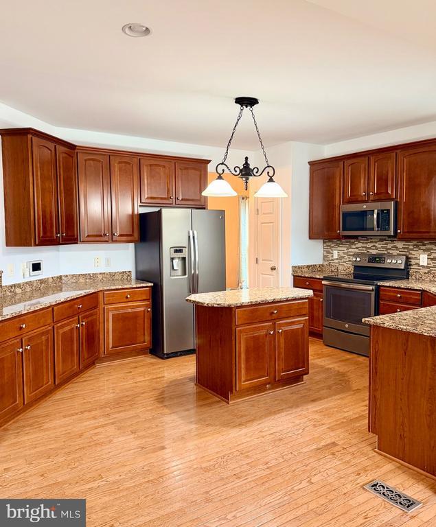 Building Photo - 9330 Birch Cliff Drive