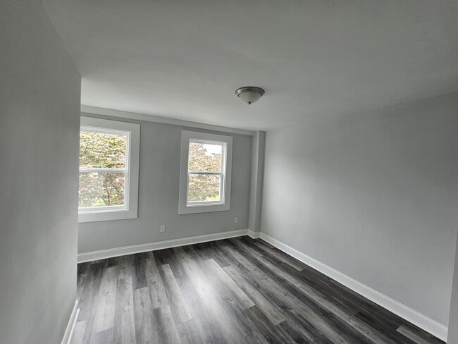 Building Photo - 6921 Holabird Ave