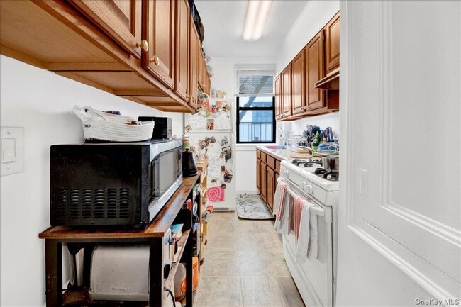 Building Photo - 7 Greenridge Ave