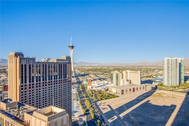 Building Photo - 2700 S Las Vegas Blvd