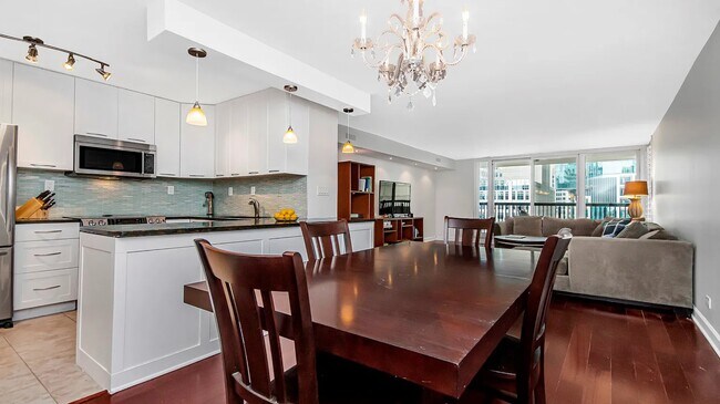Bright+updated kitchen, stainless steel appliances - 201 E Chestnut St