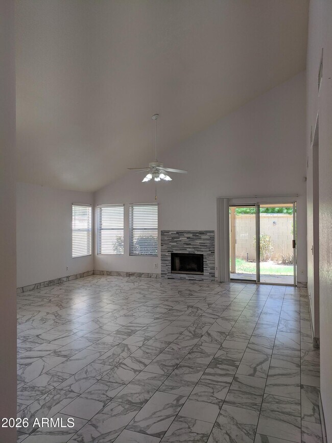 Building Photo - 1321 N Jamaica Way