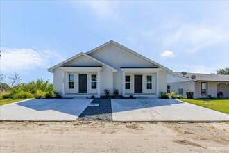 Building Photo - 1164 Fairway Dr