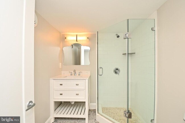 Building Photo - 1103 Morse St NE