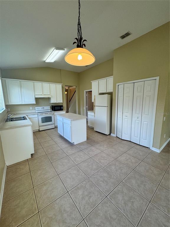 Building Photo - 2327 Meadow Oak Cir