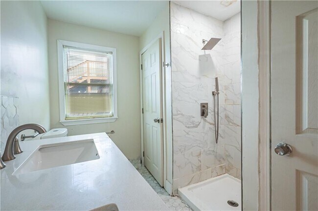 Building Photo - 108 Spruce St