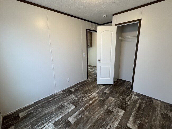 Building Photo - 38140 Ducharme Dr