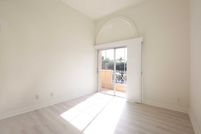 Building Photo - 23903 Del Monte Dr.