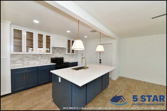 Building Photo - 3217 Wedgewood Dr